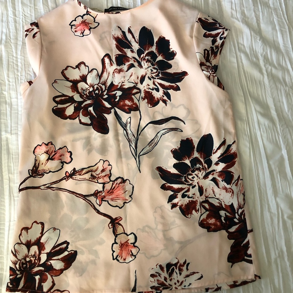 Beautiful Spring/Summer Top - Picture 2 of 2